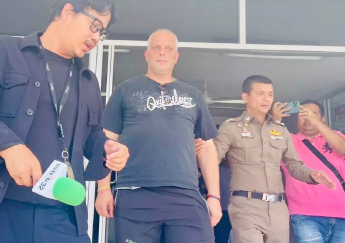 踹人瑞士男子签证被撤 再加控非法拥枪罪