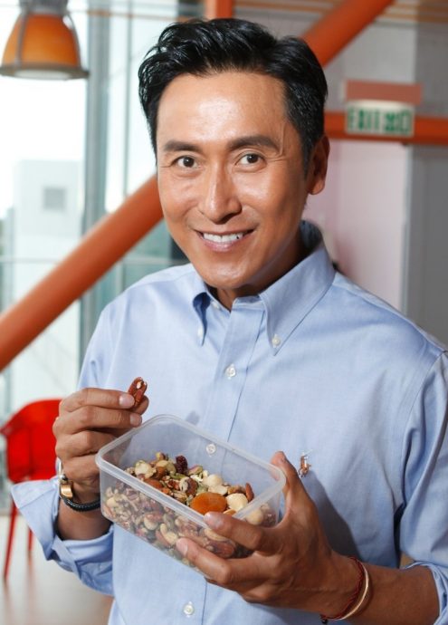 过瘦被指胶样但又有皱纹 马德钟反击:眼耳口鼻可以动