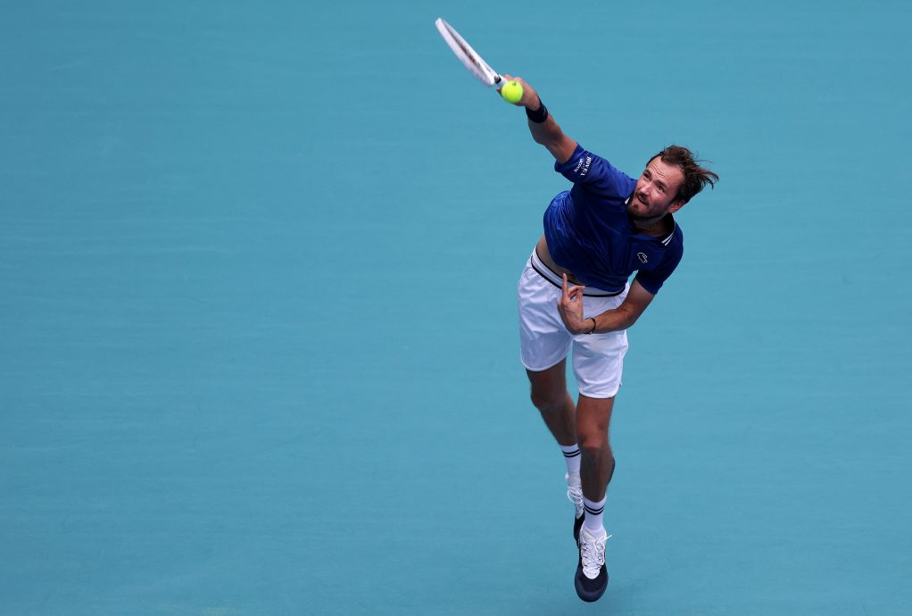 迈阿密网球赛|送蛋科普菲尔闯8强  梅德收获生涯第350胜