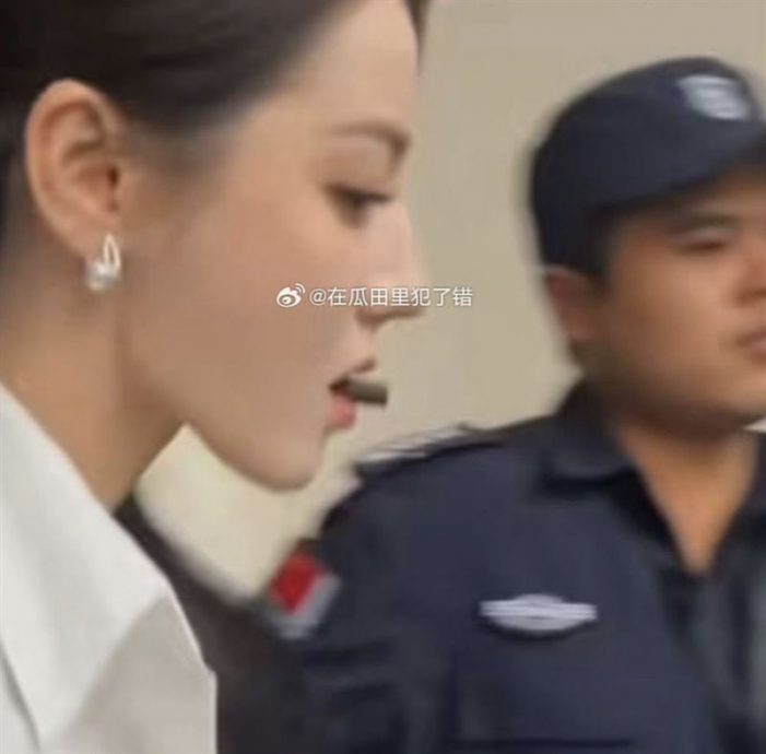 迪丽热巴偷作业?咬巧克力棒被酸刻意模仿韩韶禧