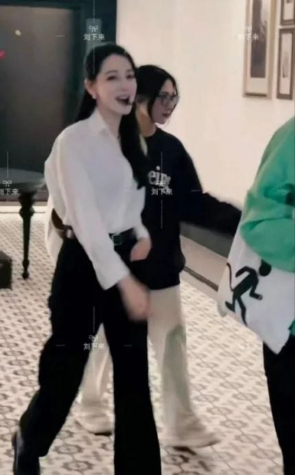 迪丽热巴偷作业?咬巧克力棒被酸刻意模仿韩韶禧