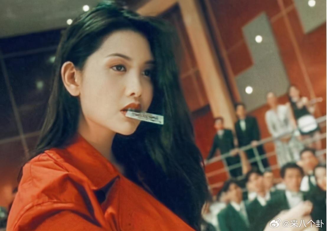 迪丽热巴偷作业?咬巧克力棒被酸刻意模仿韩韶禧