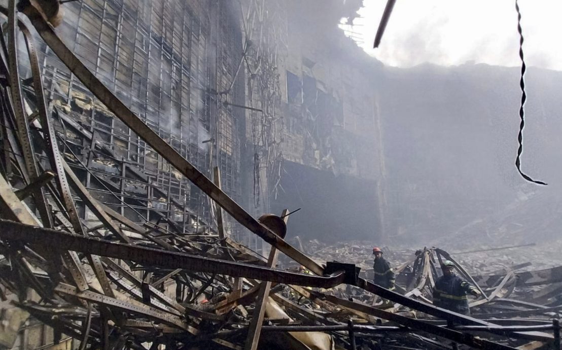 遇袭音乐厅内部画面曝光 满目疮痍