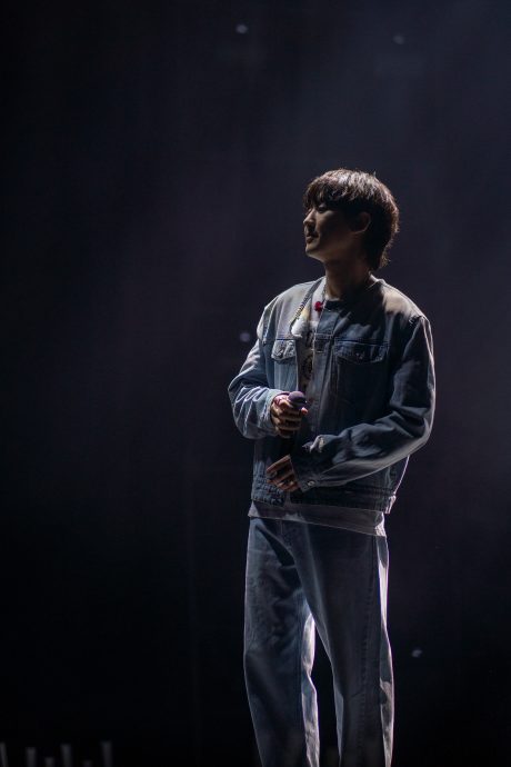 邀粉丝去阿罗街觅食 灿烈想体验边吃边逛