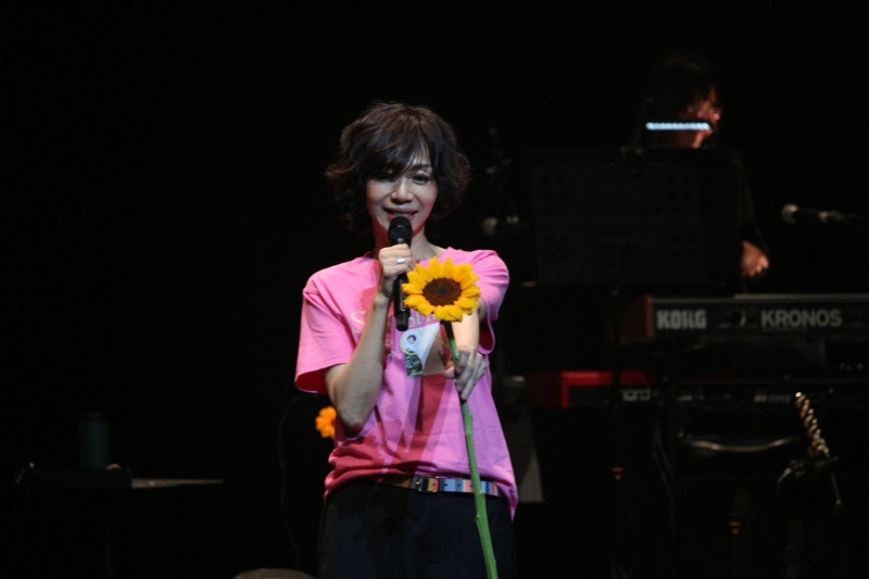 郑华娟离世| 万芳悲认早知情 狮城演唱会急改流程致敬