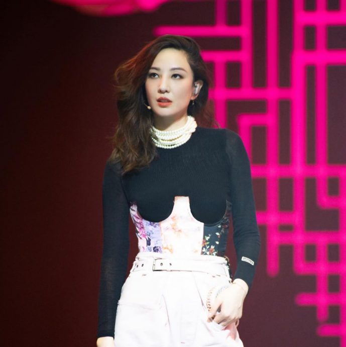 郑希怡演网络电影　挨轰演烂片