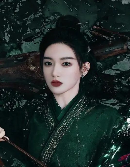 郭敬明片场飙骂程潇 “吃不了苦回去做爱豆”