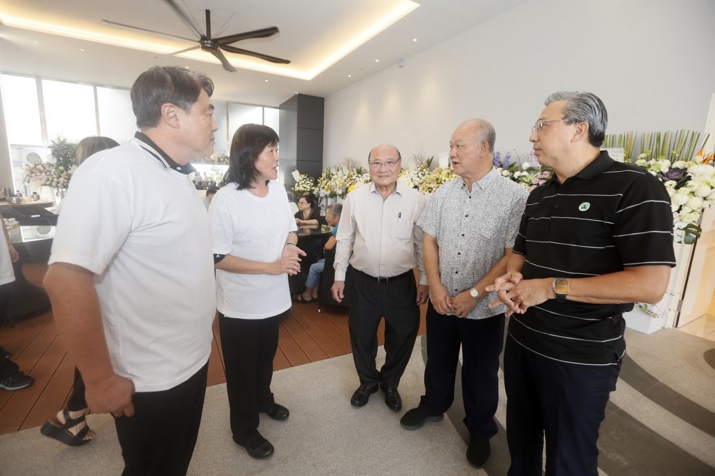 锺正山治丧:锺瑜