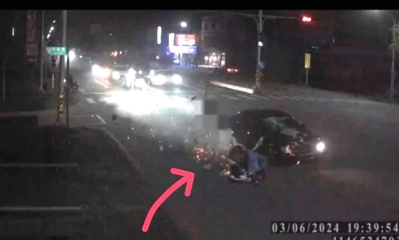 闯红灯连环撞1死3伤 男子聊一半突沉默飙车