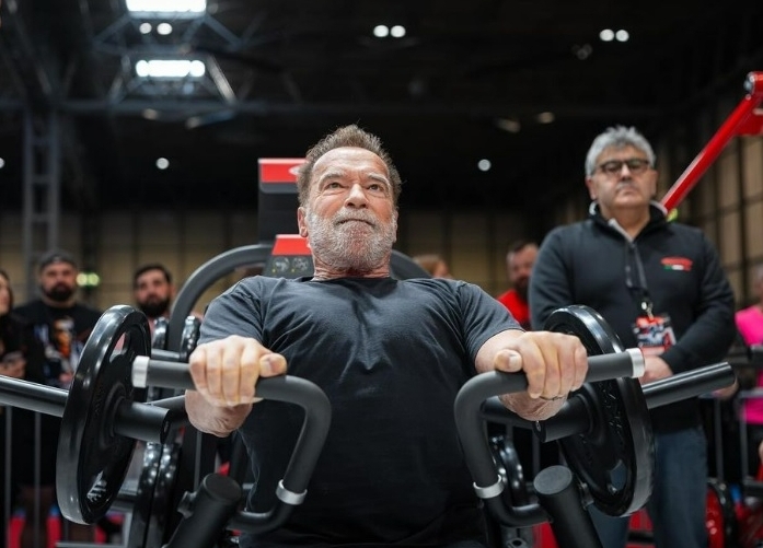 阿诺装心律调节器 自嘲“更像机器人了”　