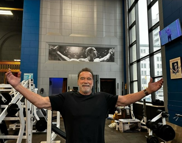 阿诺装心律调节器 自嘲“更像机器人了”　