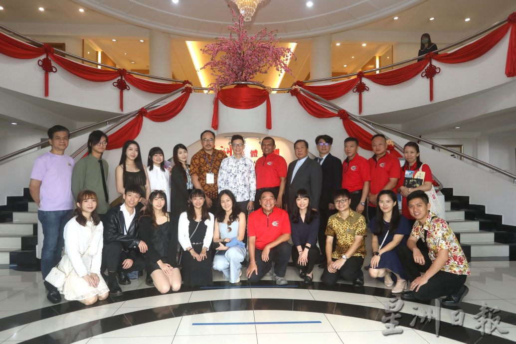 雪隆留台同学会陪同台湾当代乐坊拜访星洲日报