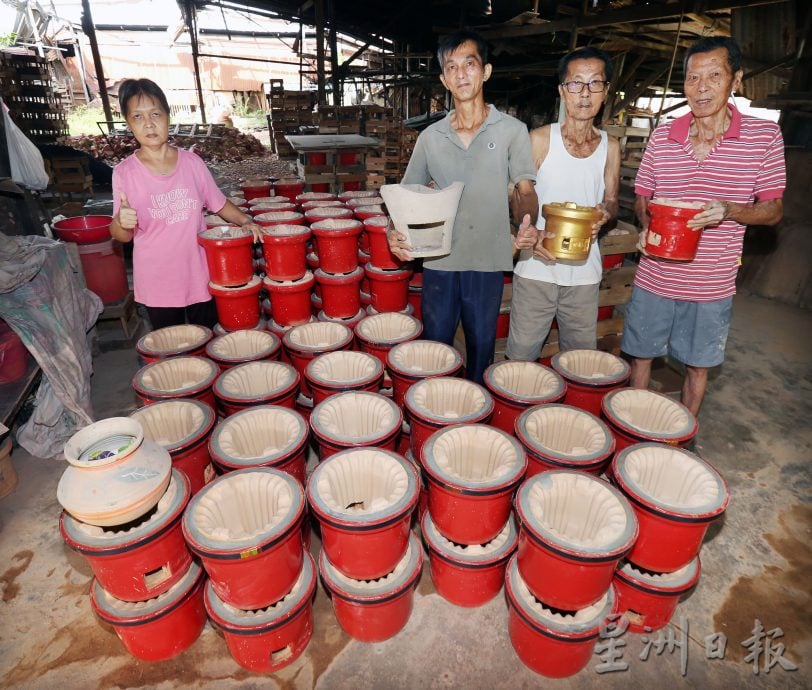 霹 6/3见报/它的诞生/煲老火汤耐保温锁香气 800度高温烧出炭炉