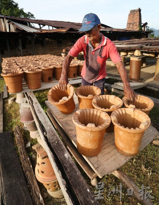霹 6/3见报/它的诞生/煲老火汤耐保温锁香气 800度高温烧出炭炉