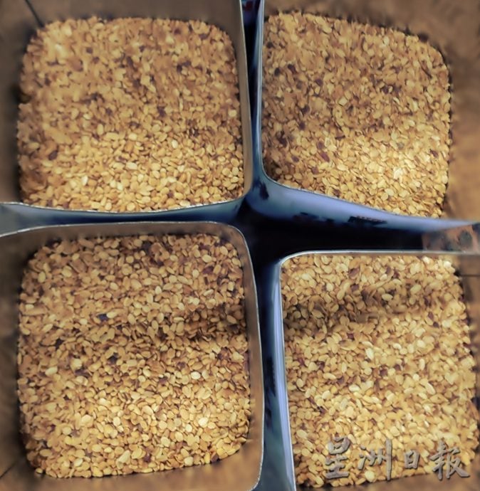 霹：13日见报／封底主文／【它的诞生】融合潮州文化宗教 豆狮纯手工制作  