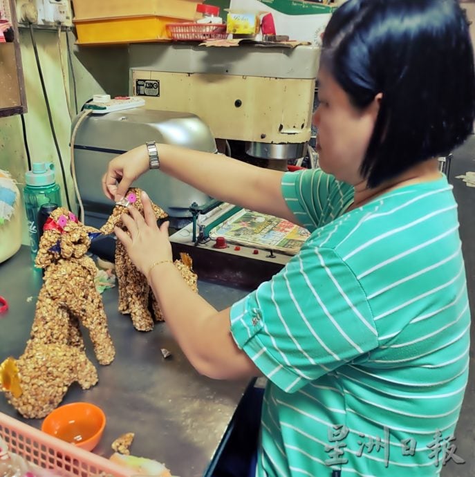 霹:13日见报/封底主文/【它的诞生】融合潮州文化宗教 豆狮纯手工制作