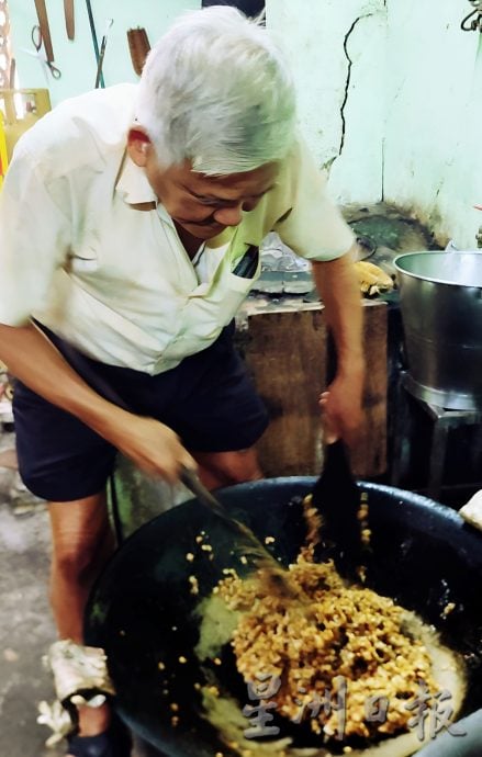 霹:13日见报/封底主文/【它的诞生】融合潮州文化宗教 豆狮纯手工制作