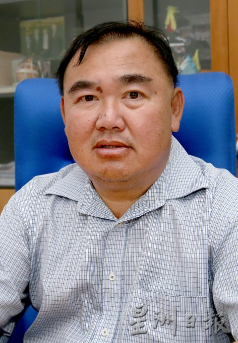 霹:封面主文/电子考车4月实行 怡保驾驶学院万事俱备