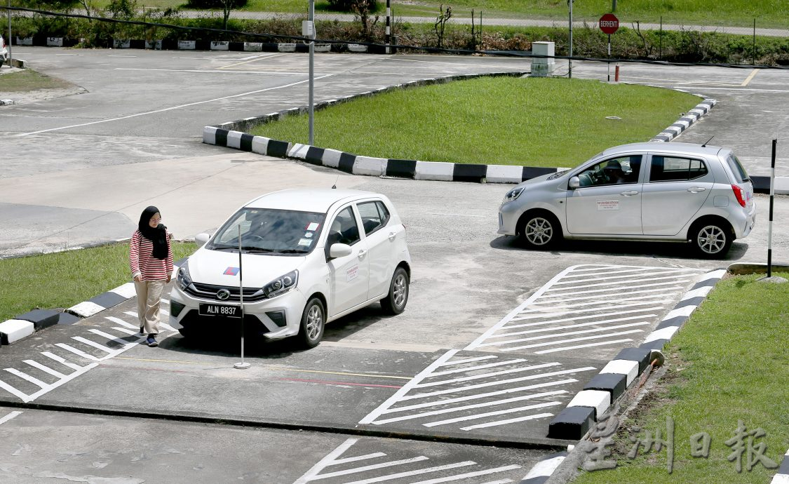 霹:封面主文/电子考车4月实行 怡保驾驶学院万事俱备