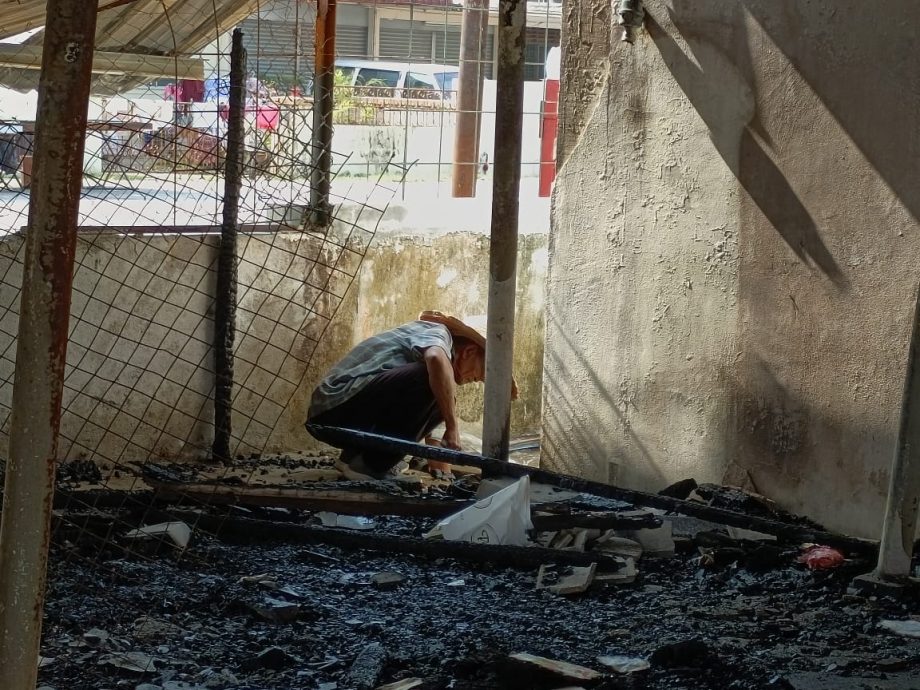 非纵火导致 展开灾后清理 小贩4月回大和园巴刹作业