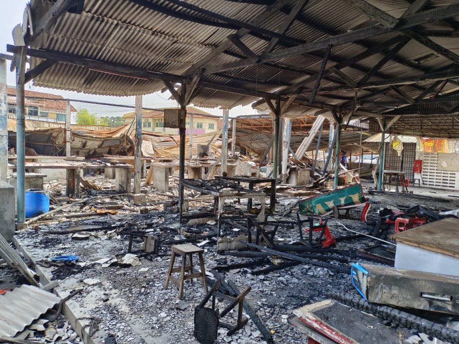 非纵火导致 展开灾后清理 小贩4月回大和园巴刹作业