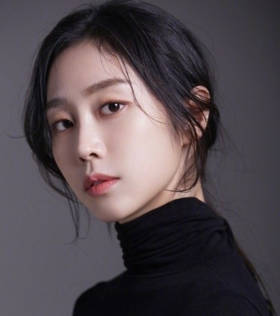 韩国前女团成员解散后被目击在工厂做女工 回应称:“胜过无所事事