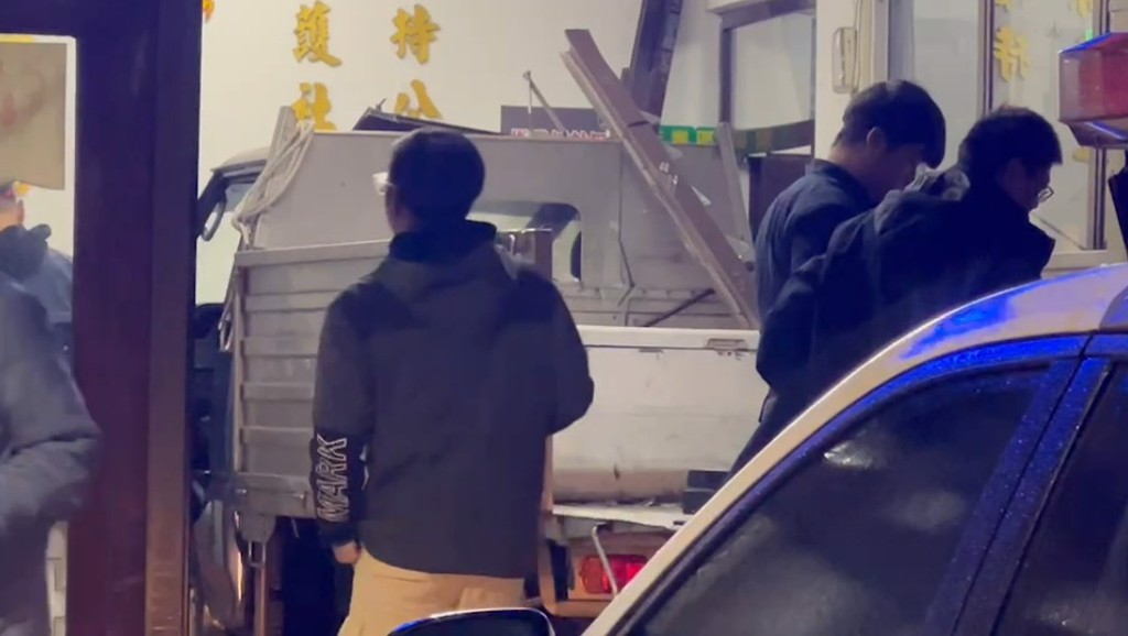 驾车撞派出所酿1死1伤 货车司机逃亡遭火车撞毙