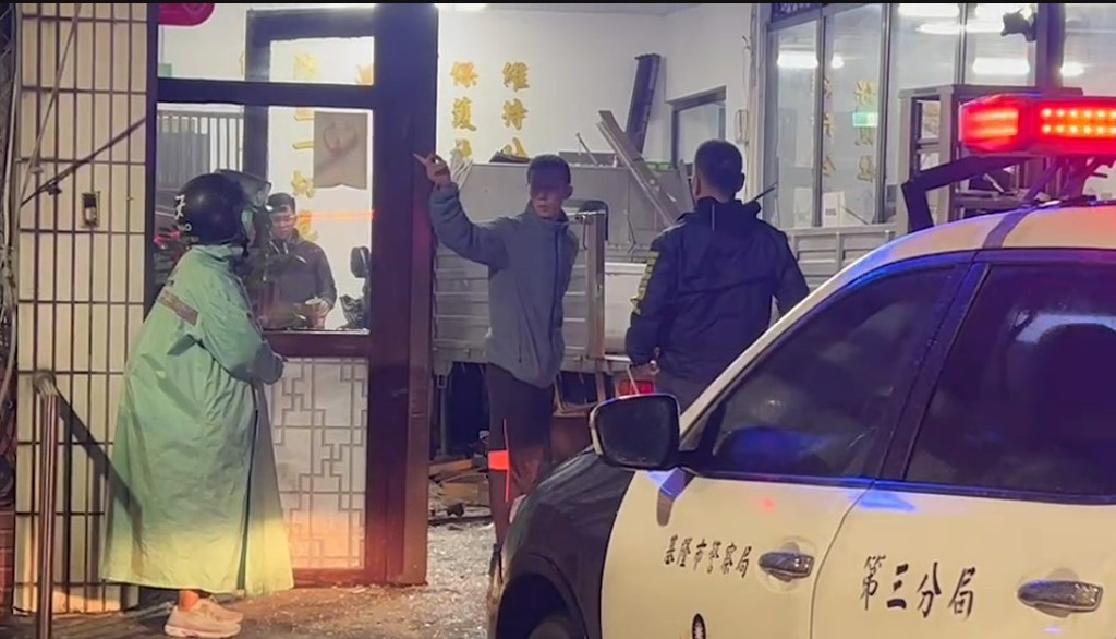 驾车撞派出所酿1死1伤 货车司机逃亡遭火车撞毙