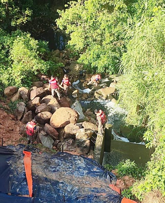 (供网文,仍等警方回应)柔:18岁青年失足掉排水沟被水冲走