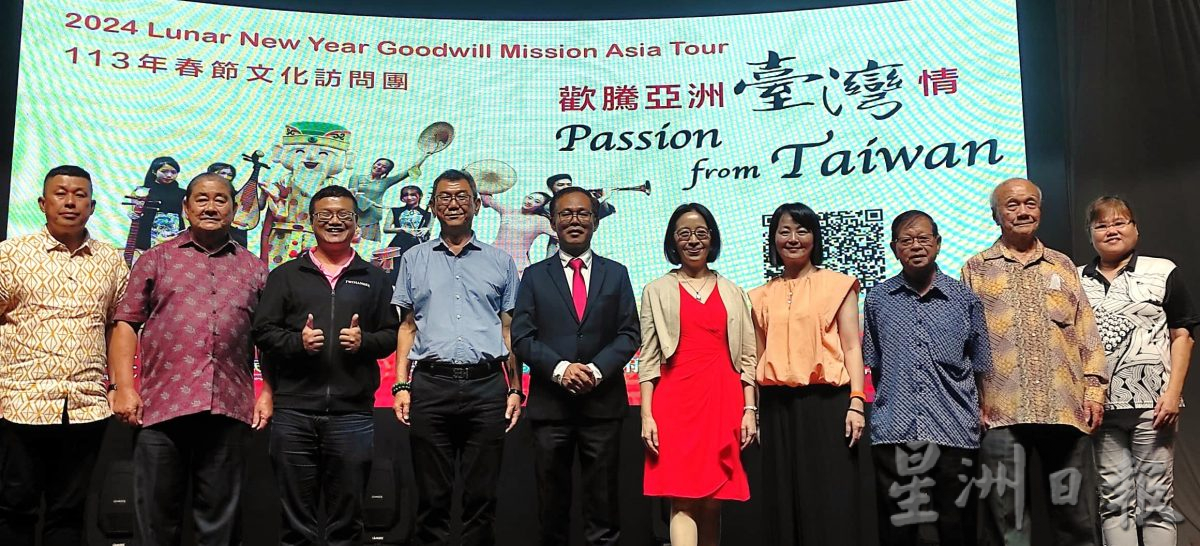 叶非比:设立奖学金吸引侨生到台升学