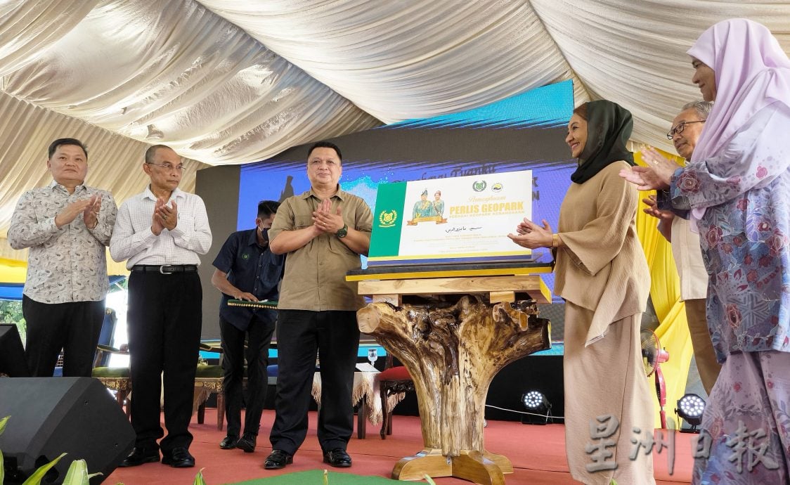 范长锡:多国世界地质公园确吸引游客带动社区经济,政府成立国家地质公园委员会发掘、发展地质公园