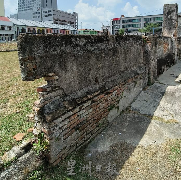 (古城封底主文)《用眼睛去旅游》:圣劳伦斯教堂遗址