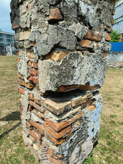 (古城封底主文)《用眼睛去旅游》:圣劳伦斯教堂遗址