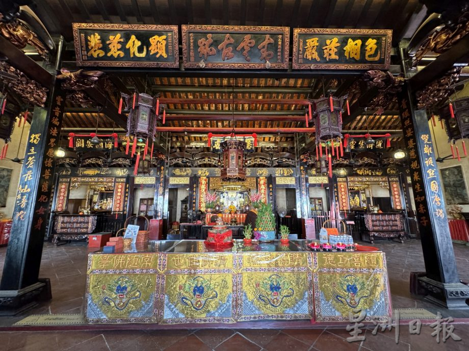 （古城封底主文）《用眼睛去旅游》：观音亭街