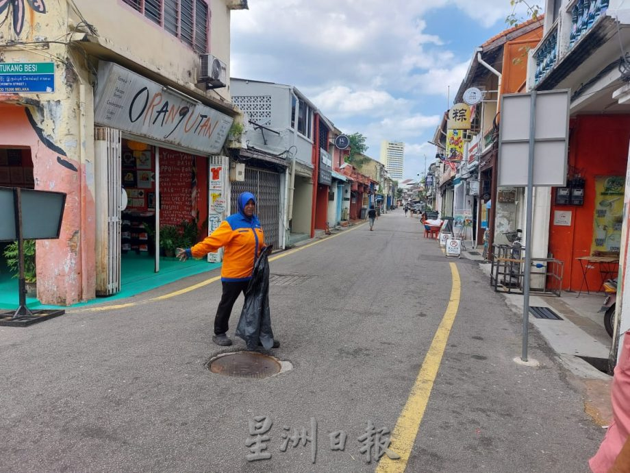 (古城封面主文)吉灵街商家发动签名要求恢复交通