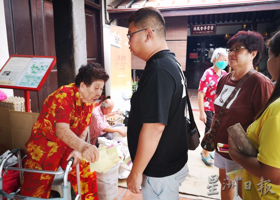 （古城封面主文）惊蛰日、虎爷诞 民众涌往老庙拜虎爷 求避小人 迎贵人