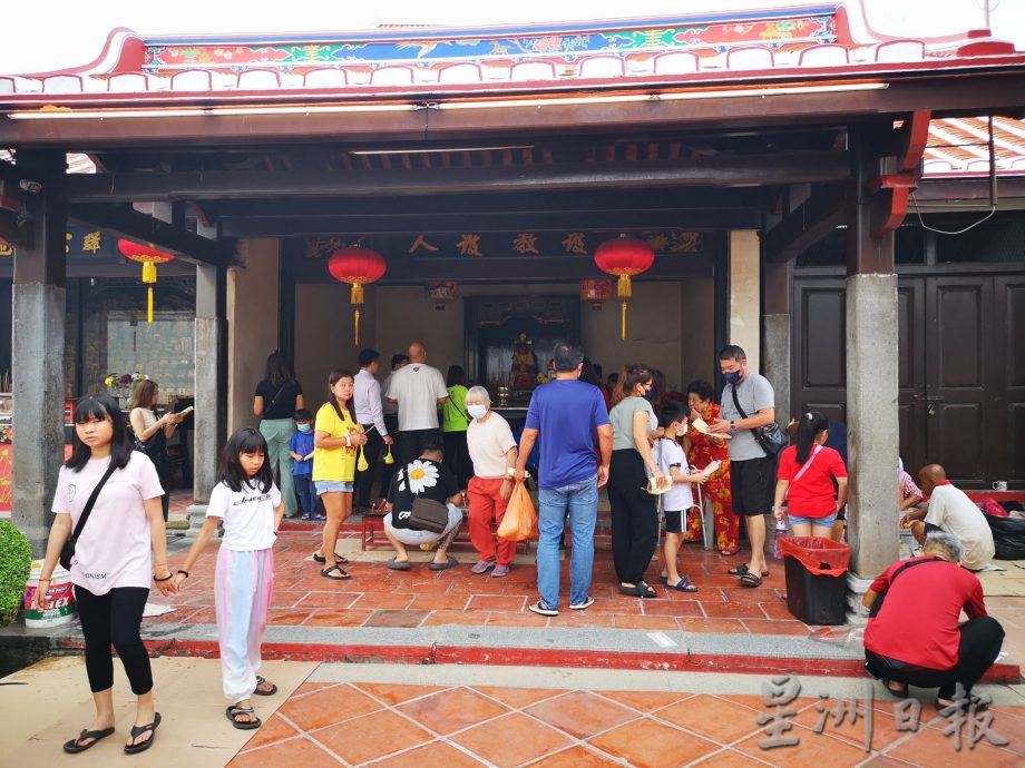 (古城封面主文)惊蛰日、虎爷诞 民众涌往老庙拜虎爷 求避小人 迎贵人