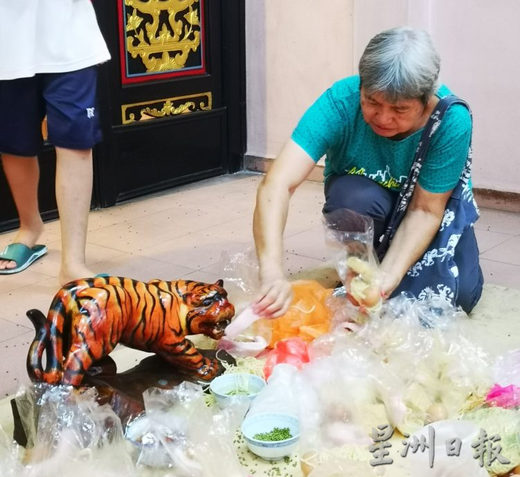 (古城封面主文)惊蛰日、虎爷诞 民众涌往老庙拜虎爷 求避小人 迎贵人