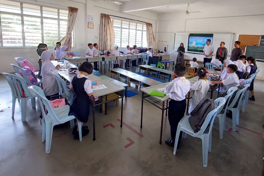 (古城封面主文)新学年开课 友族同胞热爱将孩子送入华小就读