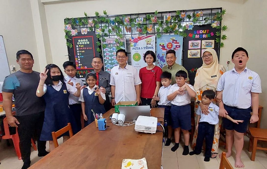 (古城封面主文)新学年开课 友族同胞热爱将孩子送入华小就读