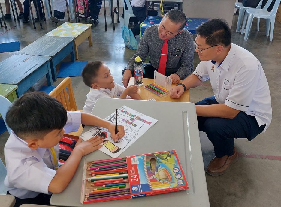 (古城封面主文)新学年开课 友族同胞热爱将孩子送入华小就读