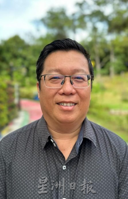 （古城封面主文）爱极乐湖水减少 地面龟裂引热议