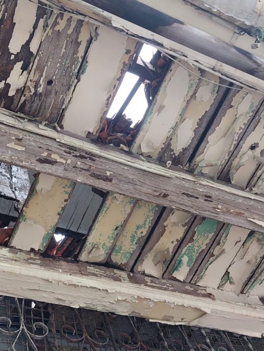 (古城第七版主文)荒屋结构损坏,恐危及安全