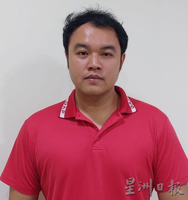 （古城第三版主文）组屋有人挂横幅及张贴通告警告不准外劳在当地做生意