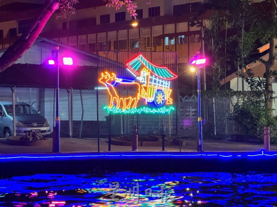 （古城第二版主文）《用眼睛去旅游》：古城河畔的七彩霓虹夜