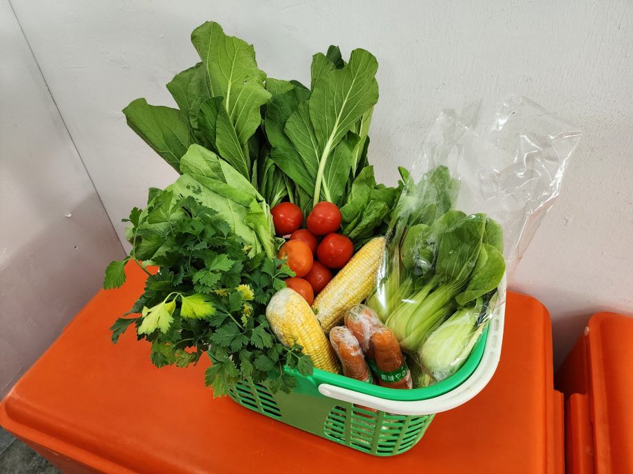 （古城第二版主文）业者受食物银行启发，一整篮蔬菜只要9令吉90仙