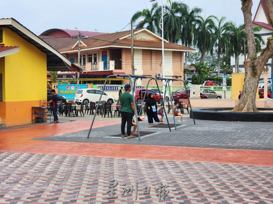 （古城第二版主文）亚罗牙也市议会提升马来短剑游乐场设施解决淹水问题，民众休闲好去处