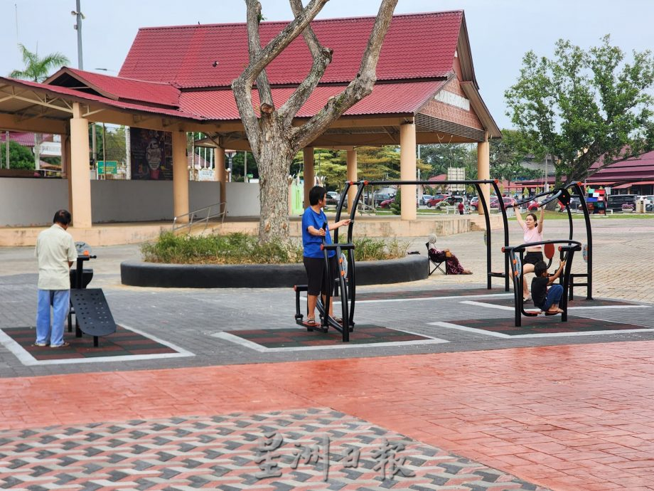 （古城第二版主文）亚罗牙也市议会提升马来短剑游乐场设施解决淹水问题，民众休闲好去处