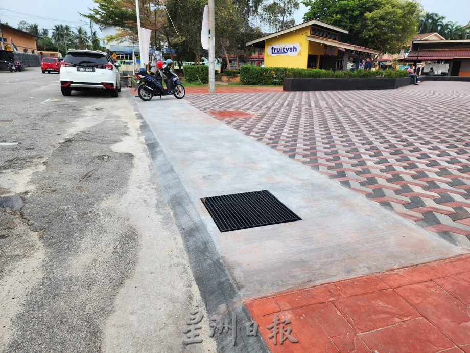 （古城第二版主文）亚罗牙也市议会提升马来短剑游乐场设施解决淹水问题，民众休闲好去处