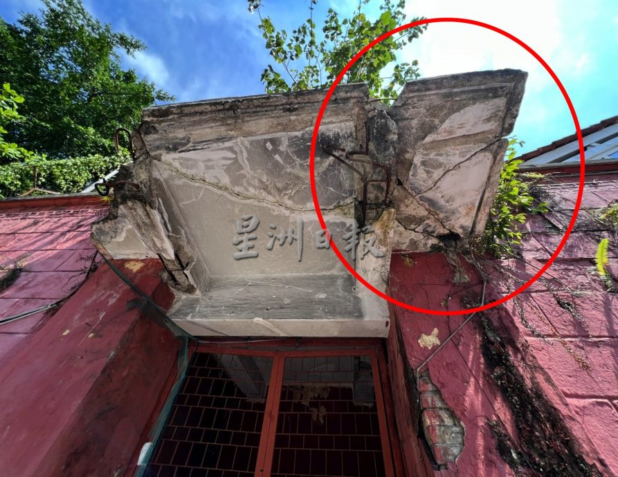 （古城第二版主文）旧法庭废墟恶化·洋灰门檐就快掉了